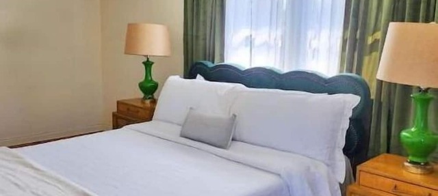 Chic, Spacious Pet Friendly Apt Near Attractions/Food/EWR/NYC in West Orange