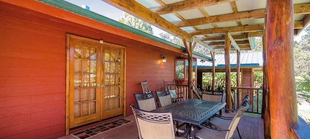 Gorgeous 3b/2b house minutes from Natl Park & Volcano Village. Family friendly! in Volcano