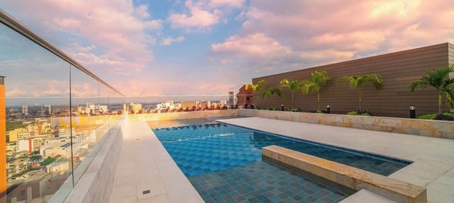 H704 - Amazing City Views With Pool & Parking in Cali