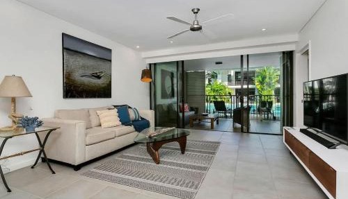 'Aqua Oasis' Swim-out Resort Sanctuary in Port Douglas