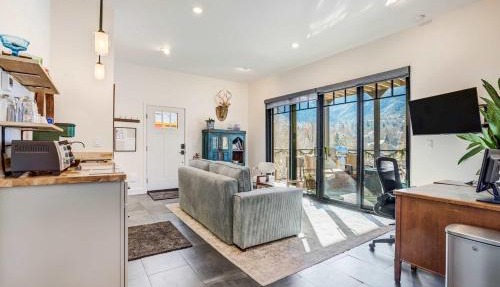 Redstone Terrace Scenic Mountain View Retreat in Manitou Springs